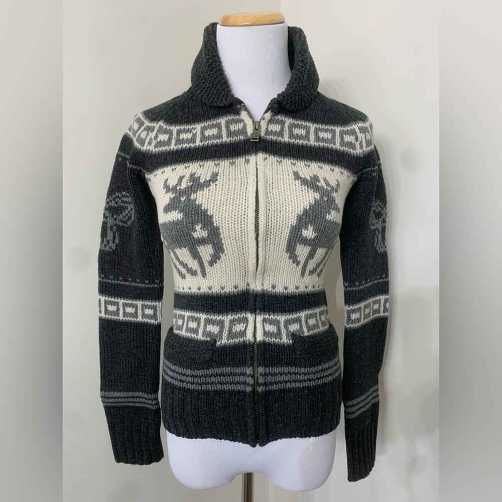 Aritzia TNA Lambswool Knit Sweater Deer Reindeer Cowichan Sz XS